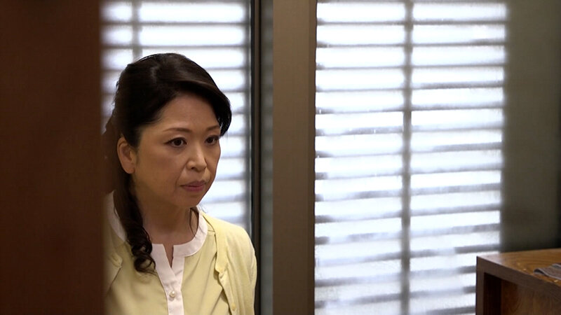 娘夫婦の熱いSEXを目撃してしまった義母は耐えかねてオナニーに耽っていると…「欲求不満なら僕が満たしてあげますよ」娘婿と美しき義母との禁断のSEX サンプル 1