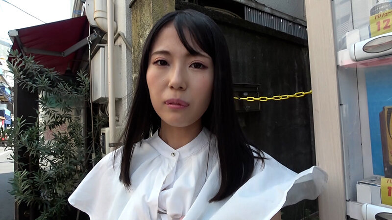 街行く清楚な雰囲気の美女をナンパ！二人で会ってたら浮気と言うお堅い美女も実は彼氏とイヤーセックスレス！？欲求不満でノリパコ絶頂！ サンプル 1