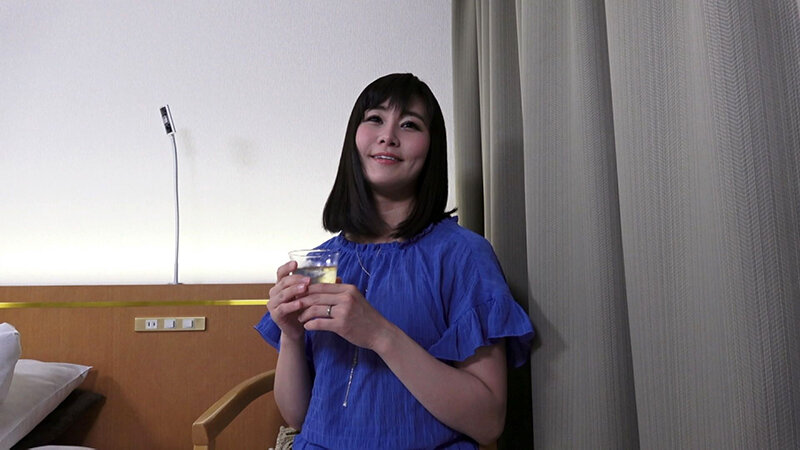 男も堪らず口内発射！しゃぶりながらアソコを濡らすドエロ妻！ サンプル 1