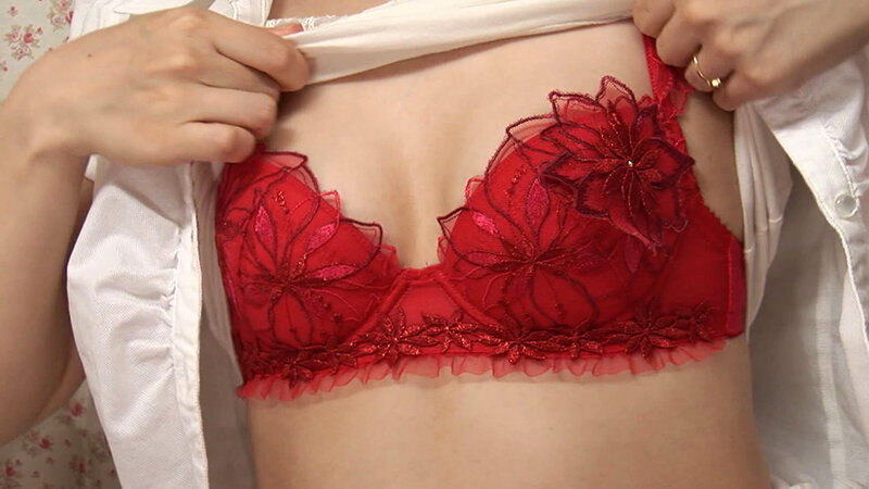 喘ぎ声が止まらない！どエロい衣装を着せられて発情する変態妻！ サンプル 1
