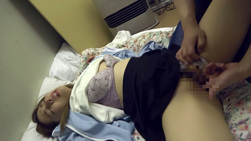 新宿歌舞伎町の闇！錯乱し笑みを浮かべる茶髪ツインテパリピギャル！ サンプル 8
