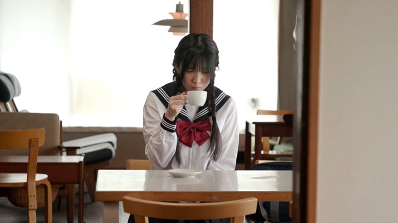 黒髪お下げの年端もいかぬ娘がカフェのマスターを誘惑！？密かにマゾ快楽に堕ちていく変態遊戯。 サンプル 1
