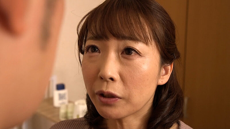 夫婦生活を目撃して暴走する若い肉棒の激しさで禁断の快感に堕ちる熟女！ サンプル 5