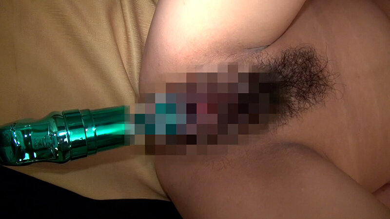 温泉でしっとりの美熟女さん。混浴で差し出された肉棒をしゃぶりながらオナニーの変態淫乱熟女の肉欲SEX サンプル 9