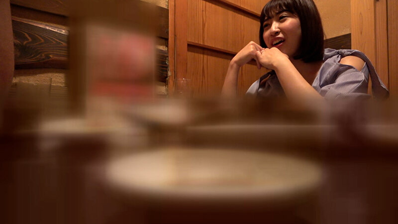 仕事帰りの人妻OLさんをナンパしてホテルで嵌め撮りSEX！1年半セックスレスの性欲爆発！ずっとSEXしたかった…強烈な快感に翻弄され喘ぐ見事なイキッぷり！ サンプル 2