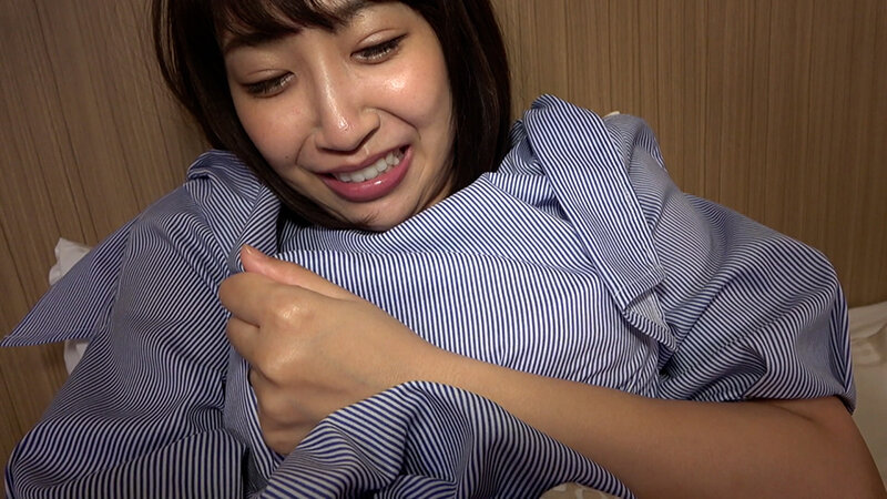 仕事帰りの人妻OLさんをナンパしてホテルで嵌め撮りSEX！1年半セックスレスの性欲爆発！ずっとSEXしたかった…強烈な快感に翻弄され喘ぐ見事なイキッぷり！ サンプル 6