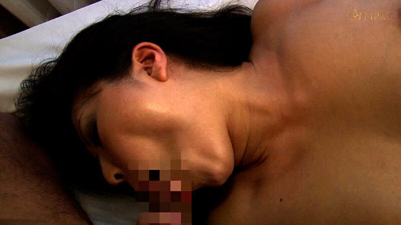 仲良し母娘をナンパして性についてのアンケート！娘の前で性感チェックで女を晒す熟女母！娘を庇いながらも快楽堕ちの淫乱SEX！ サンプル 11