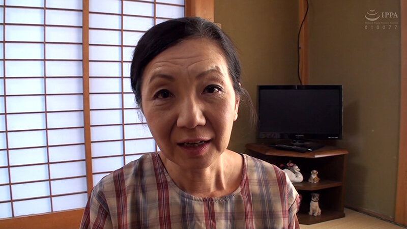 川で野菜をあらう田舎の五十路熟女！早くに旦那を無くしひとりの寂しさからAV濃厚中出しFUCK！ サンプル 1