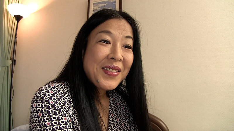 緊張の面持ちでAV出演に臨むバツイチ熟女！豊満エロボディをはしたなく晒してイキまくる暴走SEX！ サンプル 1