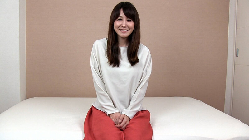 清楚系の美人OLが2度目のAV面接！カメラの前で大胆オナニー！その気になって勢いでAVSEX！ サンプル 1