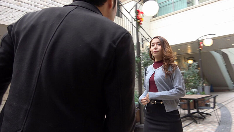 職業ピアノ講師でモデル級顔面偏差値の奥様。吐息をかけるだけでも興奮するくらいにオトコ日照りの人妻さん サンプル 1