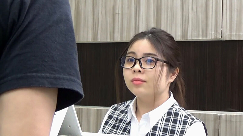 某有名企業中出し受付デスク 新人メガネちゃんは色白ピンク乳輪 サンプル 1