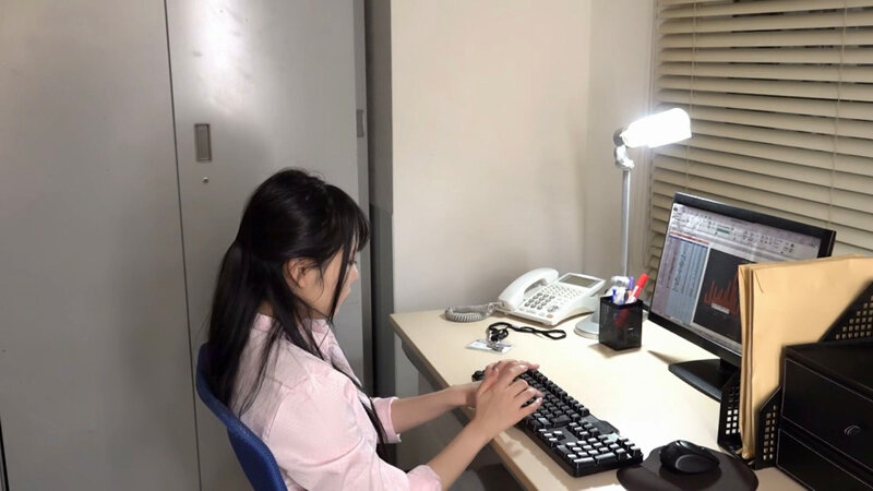 大手警備会社警備員 不審ガードマン 独り残業でオートロックに締め出された女性社員 サンプル 1