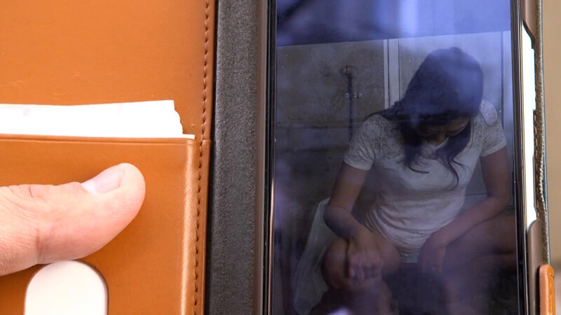 夫が居ない昼間は長男の犬となった美しき熟母。いつしか夫では得られない快楽の虜となる変態SEX！ サンプル 3