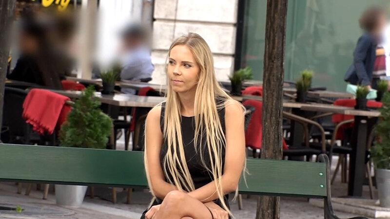 ヨーロッパの街角ナンパ！スタイル抜群金髪娘は正統派美人でやっぱり爆乳！青い瞳を輝かせ日本のAVでエンジョイセックスライフ！ サンプル 1