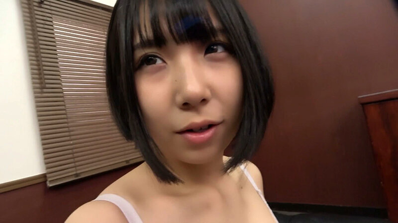 短髪が似合うコは美女の証！黒髪ボブでパッチリ二重のアイドル系！むしゃぶりつきたいハリのある胸がたまらない天然娘をいただきます！ サンプル 3