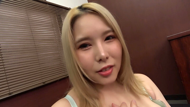 東北系の色白美人が女優を目指して面接に！是非とも色白巨乳を拝みたいと主演女優にするを謳い文句に服を脱がせて乳を揉みまくり！滾ってしまった肉棒をピンクのアソコにうずめて中出しSEX！ サンプル 7