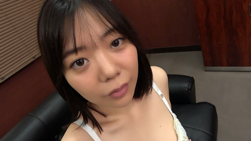 綺麗な顔立ちでモテそうなのに男性経験は少ない黒髪美女！少ないと聞くと股間が疼く現場監督が禁断のセクハラ三昧！男の味を教えるべく掟破りの中出しSEX！ サンプル 5