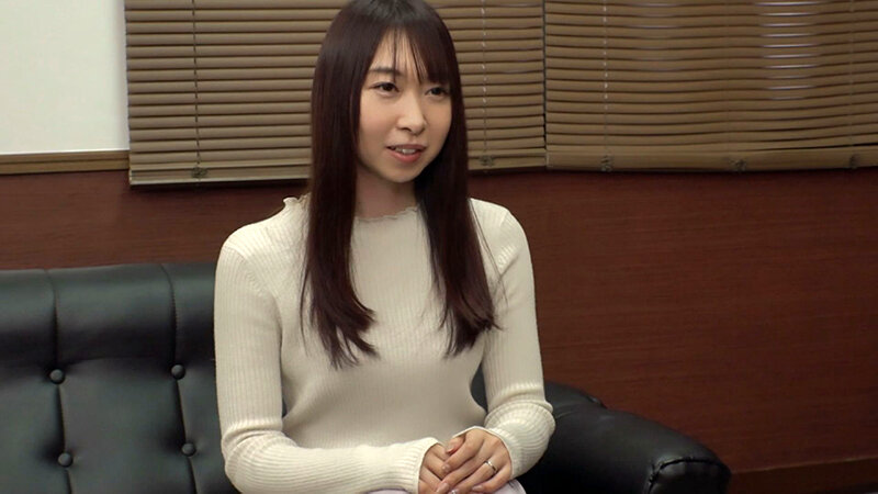屈託のない笑顔が眩しい結婚1年目の若妻さん！少しでも家計の負担を減らそうと高額バイトに来たのが間違いだった！いつの間にか裸にされてハメられ旦那にも許していない中出しまで？！ サンプル 3