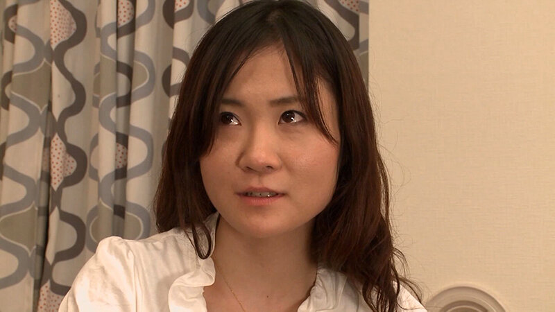 欲求不満に抗えない清楚で美人な人妻さん！旦那に内緒の中出しSEX！ サンプル 1