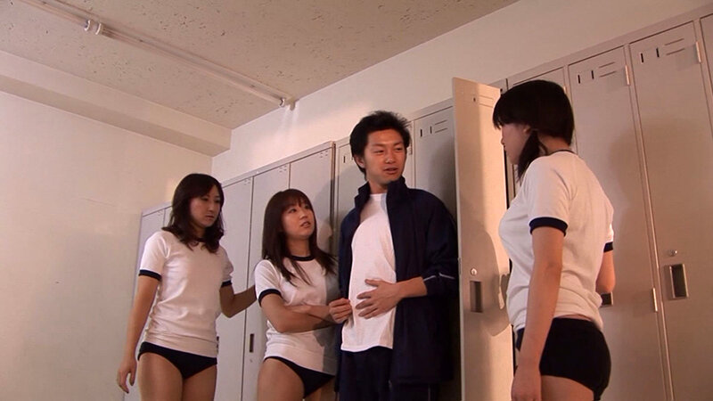 ラッキーハプニング！何かの勘違いで可愛い3人組が俺のデカマラに悪戯という名のご褒美（パイズリ/フェラ）をしてくれちゃう！勢いあまって口内射精で怒られました（笑） サンプル 1