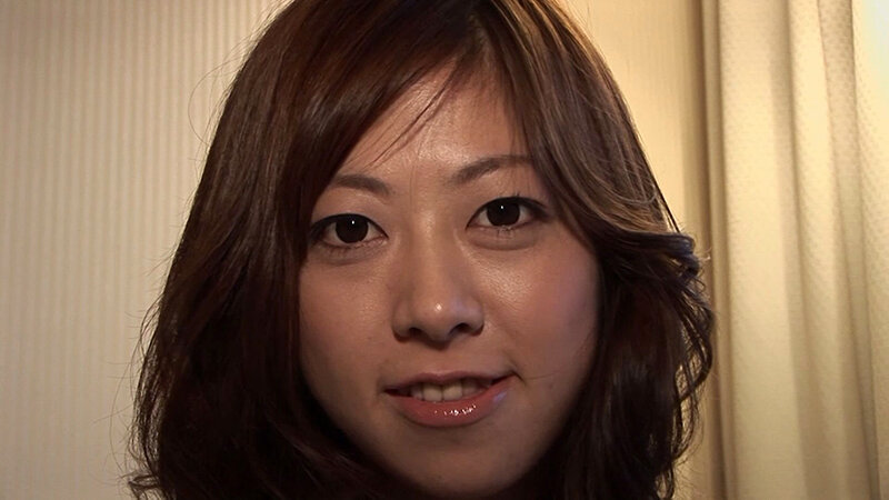 旦那とのマンネリ淡泊SEXじゃ満足できない縦巻きロールの若妻さんに喜んでもらうべく多方面からの玩具攻め！イキ過ぎなアソコに肉棒をうずめて、膣奥にたっぷり中出し！ サンプル 2
