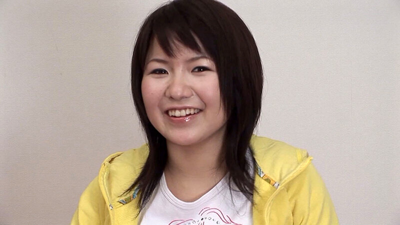 低身長×極上巨乳！エッチが大好きな素人娘！エッチな質問に照れながらも回答してくれる姿に男のボルテージは最高潮！滾った肉棒を奥底まで突っ込んでの快楽SEX！ サンプル 2