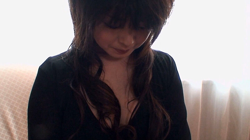 少し押したらイケそうな美人奥様をガチナンパ！言葉では拒みながらも実は期待しちゃっている奥様にボディタッチからの中出しSEX！ サンプル 4