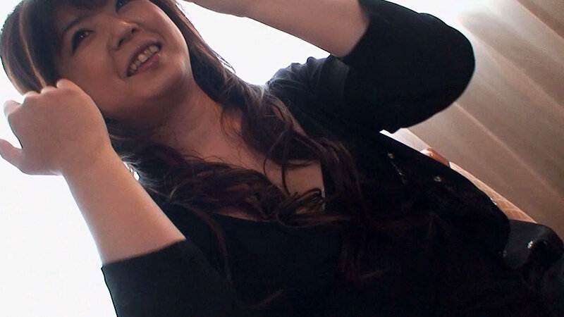 少し押したらイケそうな美人奥様をガチナンパ！言葉では拒みながらも実は期待しちゃっている奥様にボディタッチからの中出しSEX！ サンプル 6