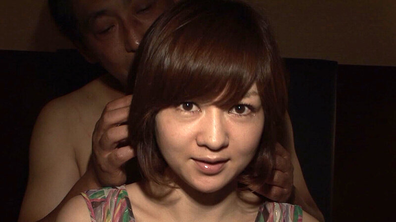 1年以上も相手にしてくれない旦那に嫌気がさして大胆にもAV出演しちゃうパッチリ二重の素人奥様！ねっとりフェラで肉棒を大きくさせたら自ら肉棒を奥底に迎え入れてガチイキSEX！ サンプル 1