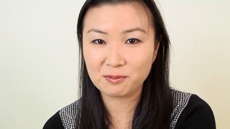 艶やかな黒髪と豊満な身体で男を魅了！性欲だけは若い女に負けない四十路熟女とガチSEX！ サンプル 1