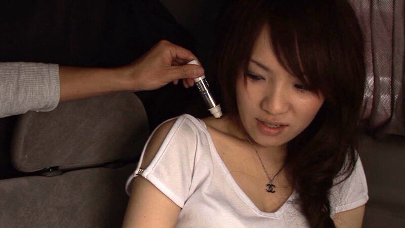 遊び慣れた女かと思いきや、意外や意外エッチに消極的な美人奥様！肉棒を触ったら豹変しちゃって口に咥えて大きくさせたら生ハメセックスで大量中出し！ サンプル 3