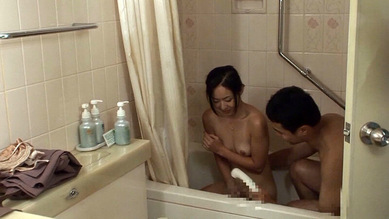 圧倒的セレブな雰囲気を醸し出す黒髪美人の人妻さん！インタビューだけの必勝のフレーズに惑わされ付いていったら中出しセックスを決められてしまう！ サンプル 8