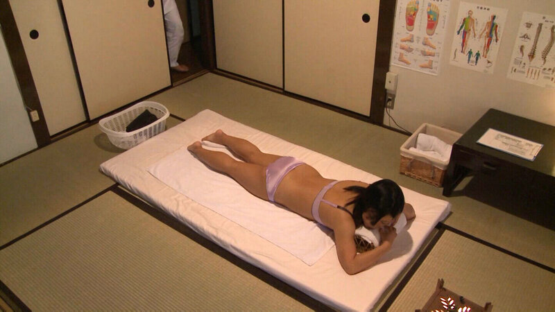 予約困難！身も心もアソコもリフレッシュさせる人妻御用達の危ないマッサージ！ サンプル 1
