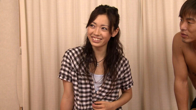 えっ！こんな可愛い人妻さんがセックスレス？！お目目クリクリパッチリ二重のスタイル抜群若妻さんと中出しSEX！ サンプル 2