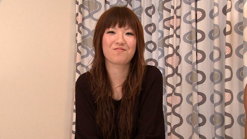 久しぶりのエッチな状況に笑顔が隠せない人妻さん！肉棒を口で咥える時もにやけが止まらない！期待に応えるべくギンギンな肉棒をアソコに入れて中出しSEX！ サンプル 2