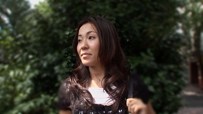 人生は一度きり！と言わんばかりに浮気を繰り返す素人奥様！SEXを楽しむ傍らで奥様に制裁を加えるべく勝手に中出し！ サンプル 1