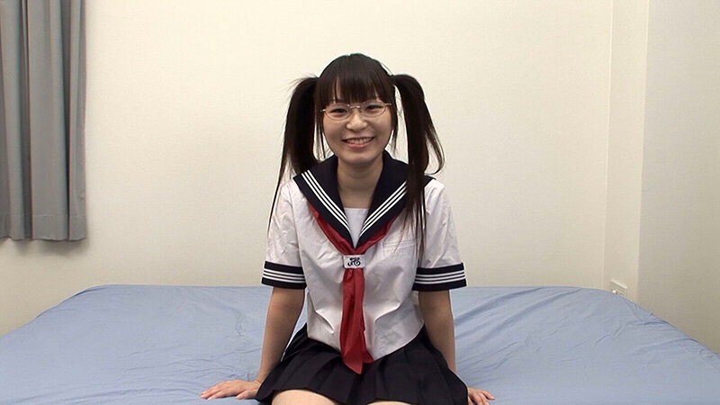 エッチな事に興味津々！田舎臭ぷんぷんな化粧っけのない素朴な眼鏡美人さんとガチハメSEX！ サンプル 1