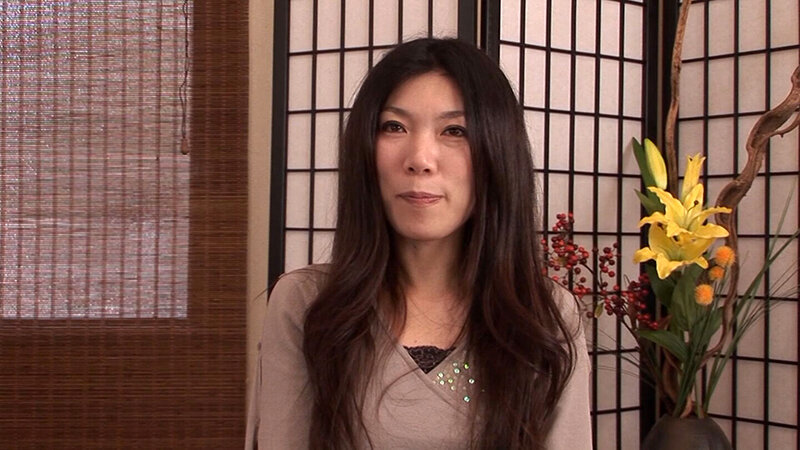 おしとやかな雰囲気を醸し出すバツイチ四十路熟女さん！久々のエッチでびっしょりなアソコに情熱中出しSEX！ サンプル 1