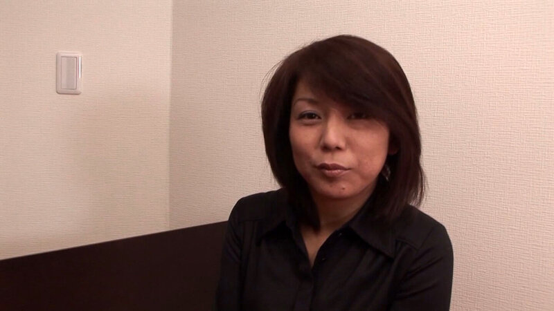 欲求不満を解消する為なら浮気がバレてもいいと高を括る四十路妻！生中出しも大好きな奥様の願望を叶えるべく中出しSEXを決行！ サンプル 1