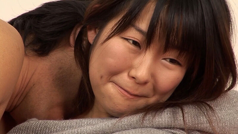 田舎臭さが何処か抜けない大学デビューのウブな素人娘！エッチに興味津々で探究心旺盛な娘にデカチンの良さを教えてあげちゃう！ サンプル 7