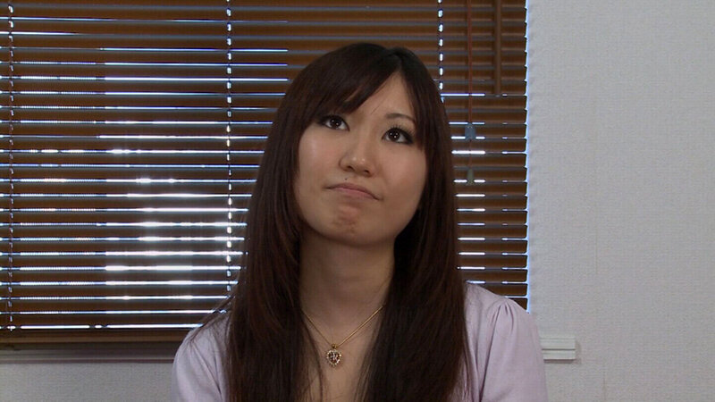 やっぱり結婚は早い内はダメだね！結婚ホヤホヤなのに旦那に浮気されてAV出演を決めた若妻さん！ねっとりフェラで肉棒をギンギンにしたら肉壺の奥底まで挿入！中出しフィニッシュでご満悦！ サンプル 2