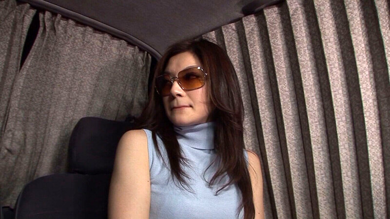 美人過ぎて絶対無理だろ！っと思ってナンパしたら釣れちゃいました！思う存分身体を堪能したら旦那に内緒の中出しフィニッシュ！ サンプル 1
