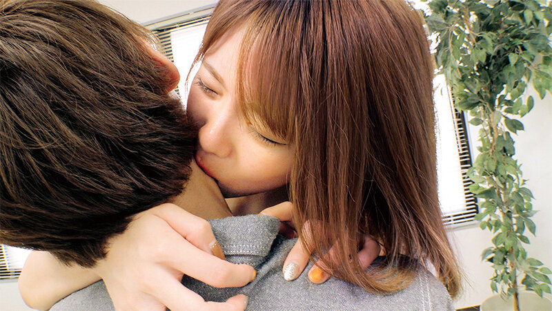 うぶで奥手な女子大生が恥じらいキス魔に大変身！？「自分からキスしたことないです…」たっぷり舌を絡め涎ダラダラのディープキスで大興奮 そのまま濃密ベロキスセックス！！きょうかちゃん ももちゃん サンプル 3