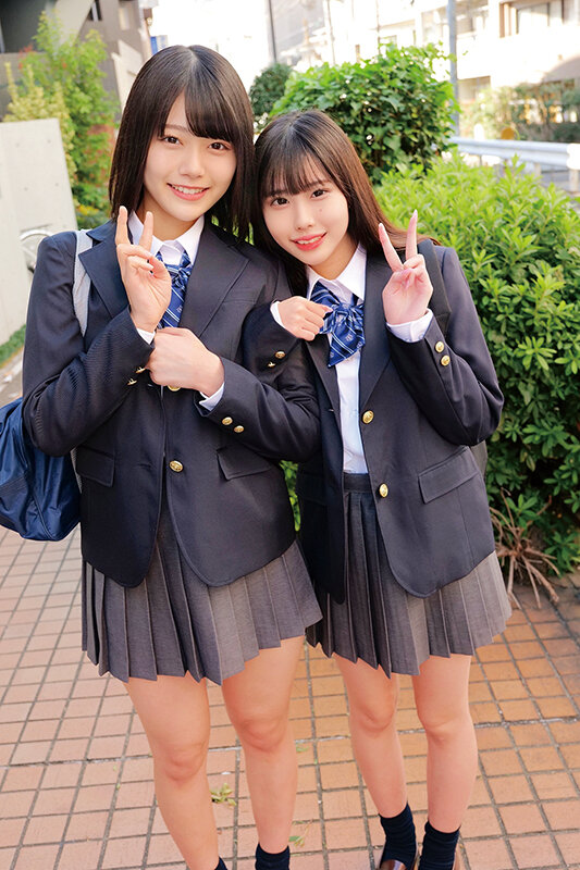 友達同士のカワイイ女子○生がM男くんをすんごい乳首責め！？ゆの＆ひなたラブラブカップル同士が互いのパートナーを交換するスワッピングゲームに挑戦！！りこ＆まゆ サンプル 1