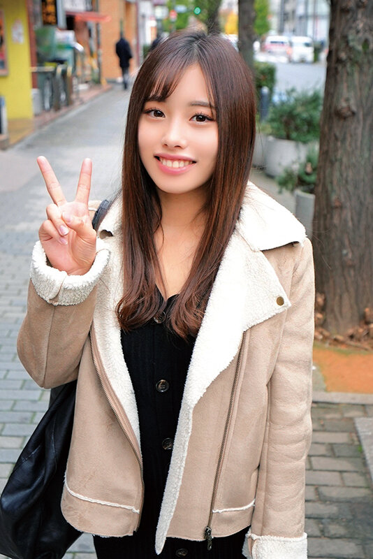 彼氏を喜ばせたい素人女子大生がメンズエステ密着マッサージ講習体験！？超照れながらオイルヌルヌル施術中…密着しすぎて勃起チ○ポがアソコを布越し2cm挿入！？そのまま彼に内緒で生ハメ中出し裏オプションこなつさんまいさん サンプル 3