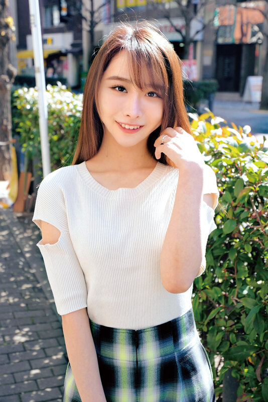 責め経験ほぼゼロ//超うぶ素人娘がM男くんと密室2人きりww「ほら精子出しなよ///でも勝手に出しちゃダメぇ～？」敏感すぎるM男に大発情＆ドS痴女覚醒！？乳首舐め手コキ、顔騎、足コキ、罵倒で小悪魔寸止め//暴発しちゃうMチンに跨り杭打ち騎乗位…もなかちゃんななみちゃん サンプル 1