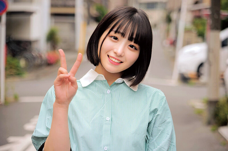 素人女子大生限定！パンティ素股でカチカチち●ぽがアソコに擦れて赤面発情！クロッチは恥ずかし汁まみれ！そのまま生で擦り合わせて、ヌルヌルワレメに結局つるんっと入って生中出し！！ウブなハニカミ娘編 みこ うみ サンプル 1