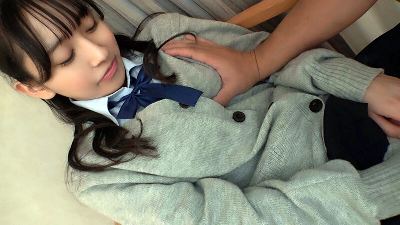 【生ハメ潮！！噴射！！ガチ天然美少女P活娘！！】【羞恥！！街中で待ち合わせ制服コスプレオプで濡れる変態性を開示！！】【生ハメ解禁でバチ濡れ清純系マ○コがハメ潮吹きまくる連続噴射＆搾精P活！！D乳スレンダー神スタイルの清純系美少女P活娘！！屋外制服… 岬野まなつ サンプル 4