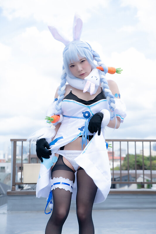 美少女コスプレイヤーさんの本性めくれるド淫乱痴女化！！情熱的汗だく3P中出しセックス！！【2キャラ収録！！】 サンプル 1